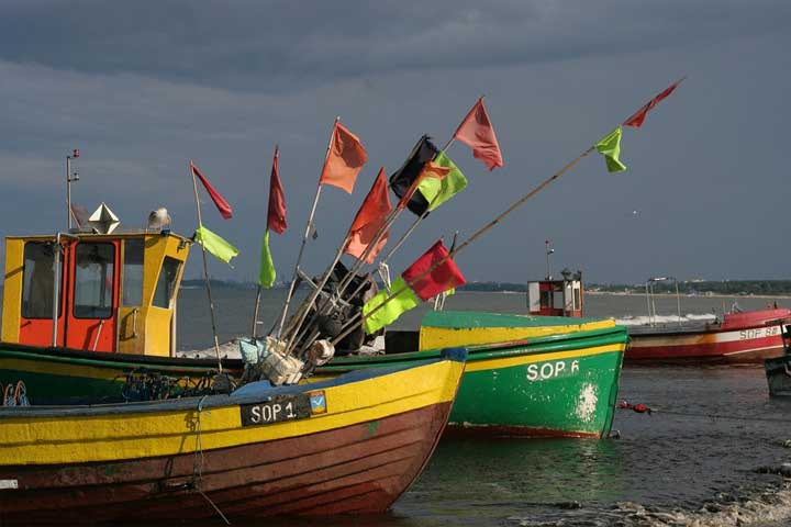 Fischerboote an der Ostseeküste von Sopot