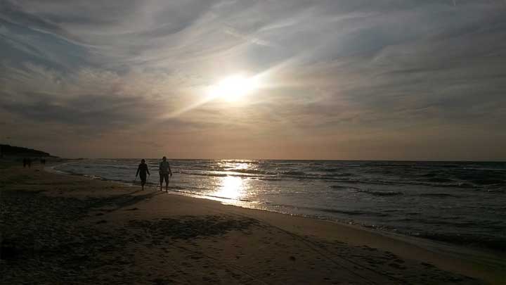 Strandspaziergang an der polnischen Ostseeküste